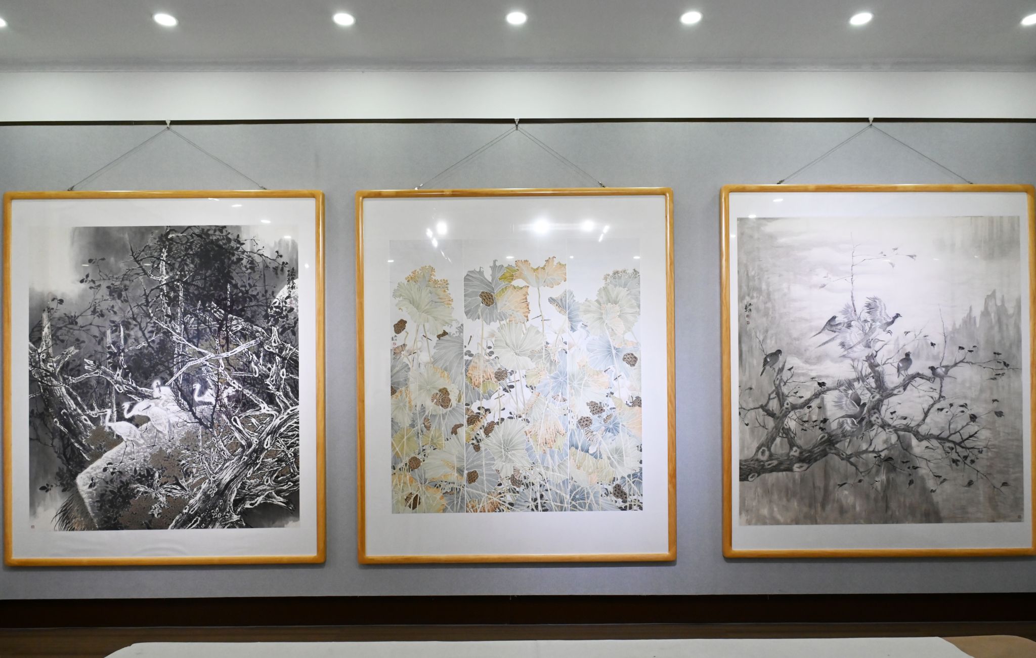重彩玄色寄鄉(xiāng)情——馮泊中國(guó)畫(huà)作品展在天水隆重開(kāi)展